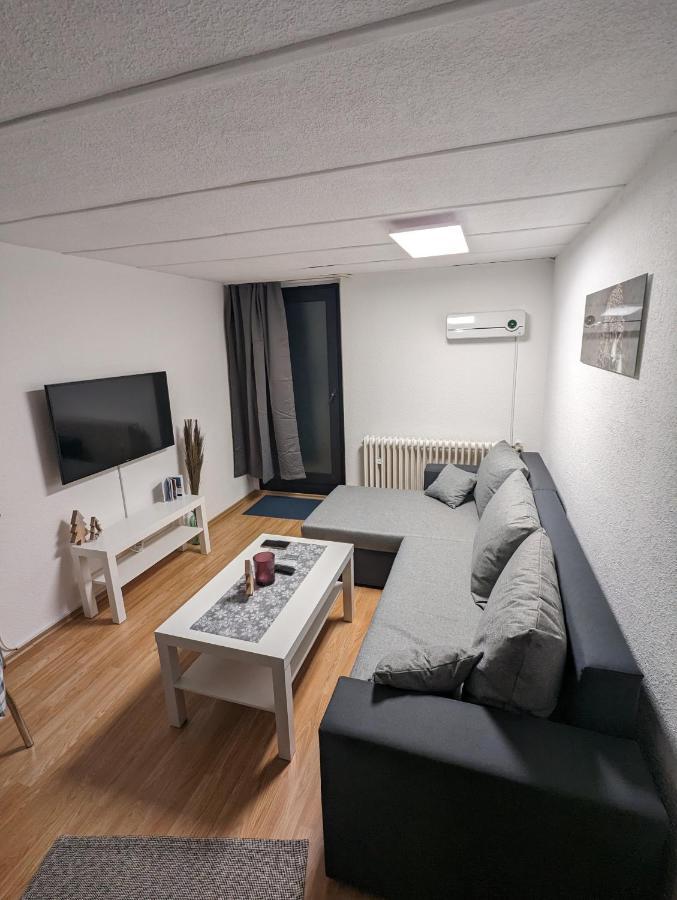 Direkt An Der S-Bahn Gelegenes Gemutliches Souterrain Apartment Mit Privatem Zugang Τρόισντορφ Εξωτερικό φωτογραφία