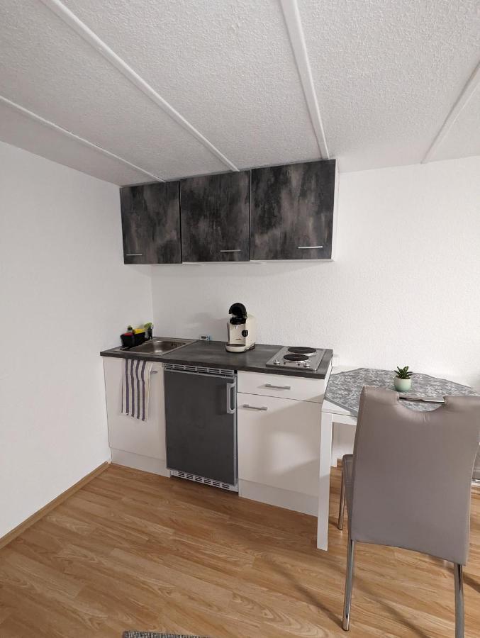 Direkt An Der S-Bahn Gelegenes Gemutliches Souterrain Apartment Mit Privatem Zugang Τρόισντορφ Εξωτερικό φωτογραφία