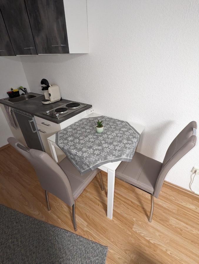 Direkt An Der S-Bahn Gelegenes Gemutliches Souterrain Apartment Mit Privatem Zugang Τρόισντορφ Εξωτερικό φωτογραφία